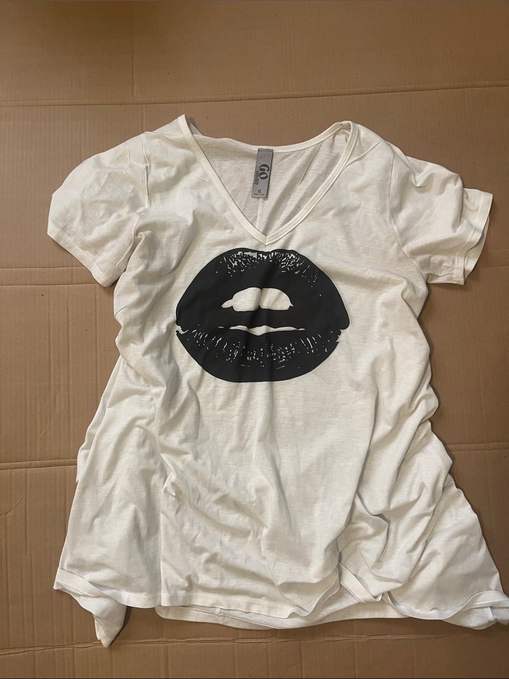 Gp V-Neck lips Tshirt